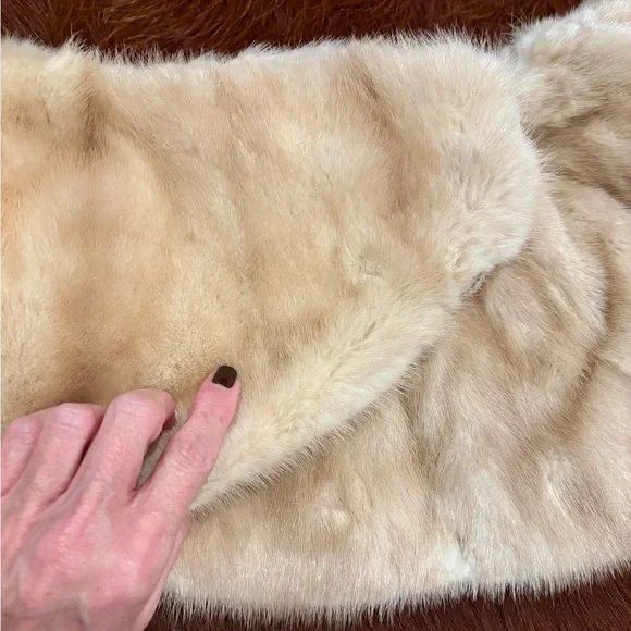 SOLD Elegant Mink Women's Collar Stole Scarf - Picture 5 of 10